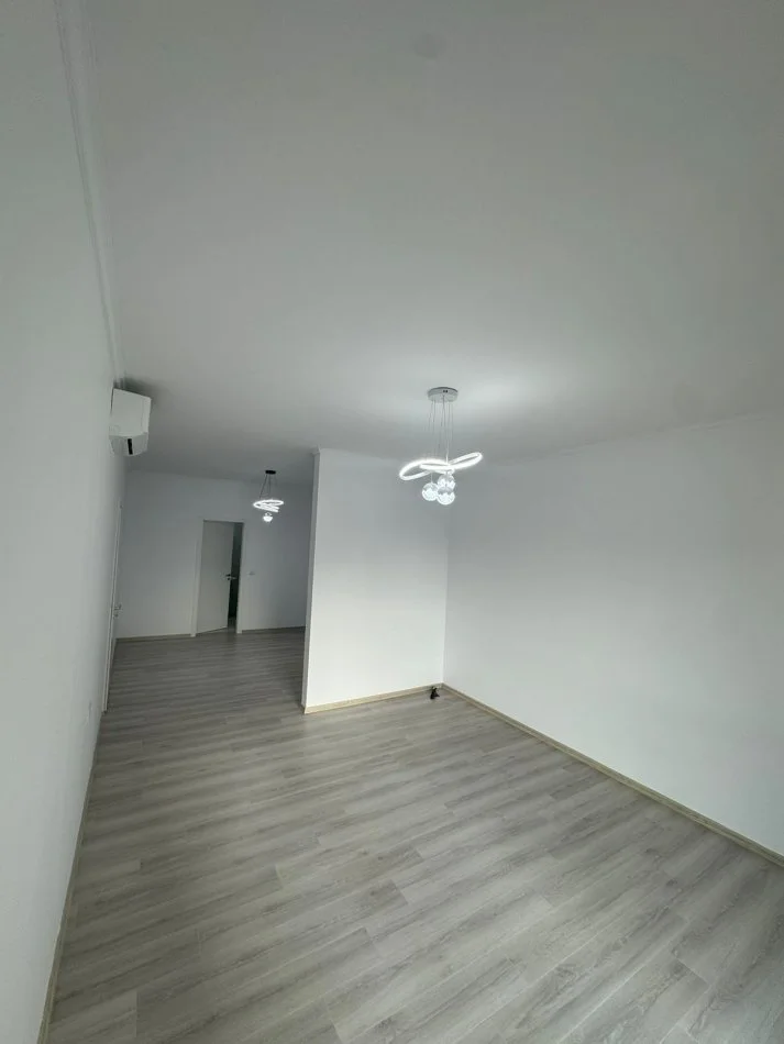 Tirane, jepet me qera apartament 2+1+Ballkon Kati 9, 136 m² 1.000 € (Zogu i Zi)