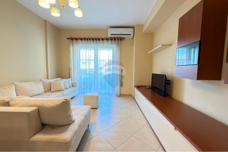 Tirane, jepet me qera apartament 2+1 Kati 2, 110 m² 700 € (Zogu i Zi)