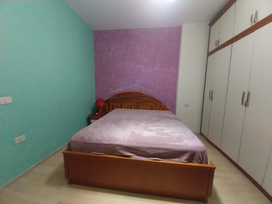 Tirane, jepet me qera apartament 2+1 Kati 6, 127 m² 600 € (ZOGU I ZI , Logos)