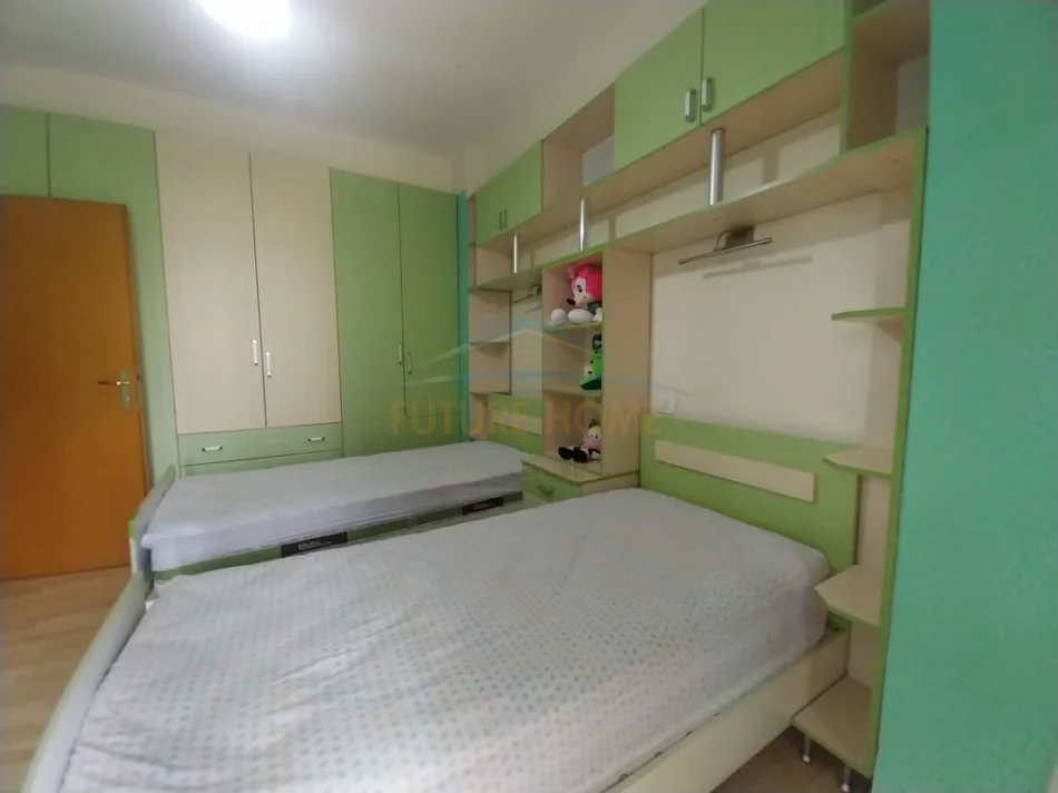 Tirane, jepet me qera apartament 2+1 Kati 6, 127 m² 600 € (ZOGU I ZI , Logos)