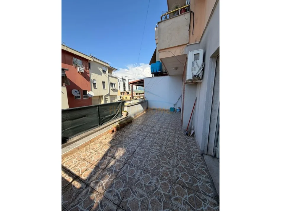 Tirane, jepet me qera apartament 3+1+2 Kati 5, 124 m² 850 € (KOPSHTI ZOOLOGJIK)