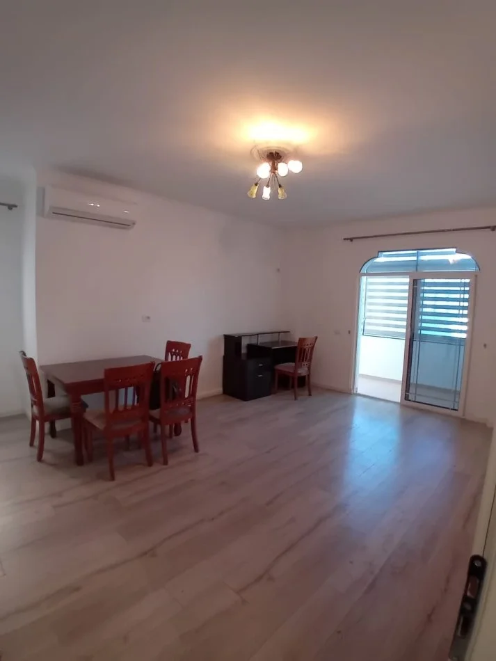 Tirane, jepet me qera apartament 2+1+Aneks Kati 1, 109 m² 750 € (Kopshti zoologjik botanik)