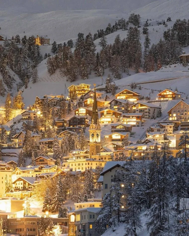 Tirane, oferte City-tour | Vizita qytetesh Festat me BERNINA EXPRESS (Treni Panoramik ne Alpet Zviceriane) 3 Ditë (2 Netë) Nisje 28 Nentor / 29 Nentor / 24 Dhjetor