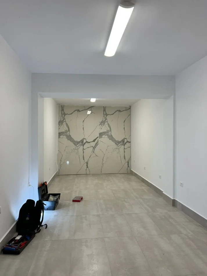 Tirane, shitet dyqan Kati 0, 27 m² 36.000 € (Rruga e Dibrës, (Pa vajt tek kryqëzimi i spitaleve))