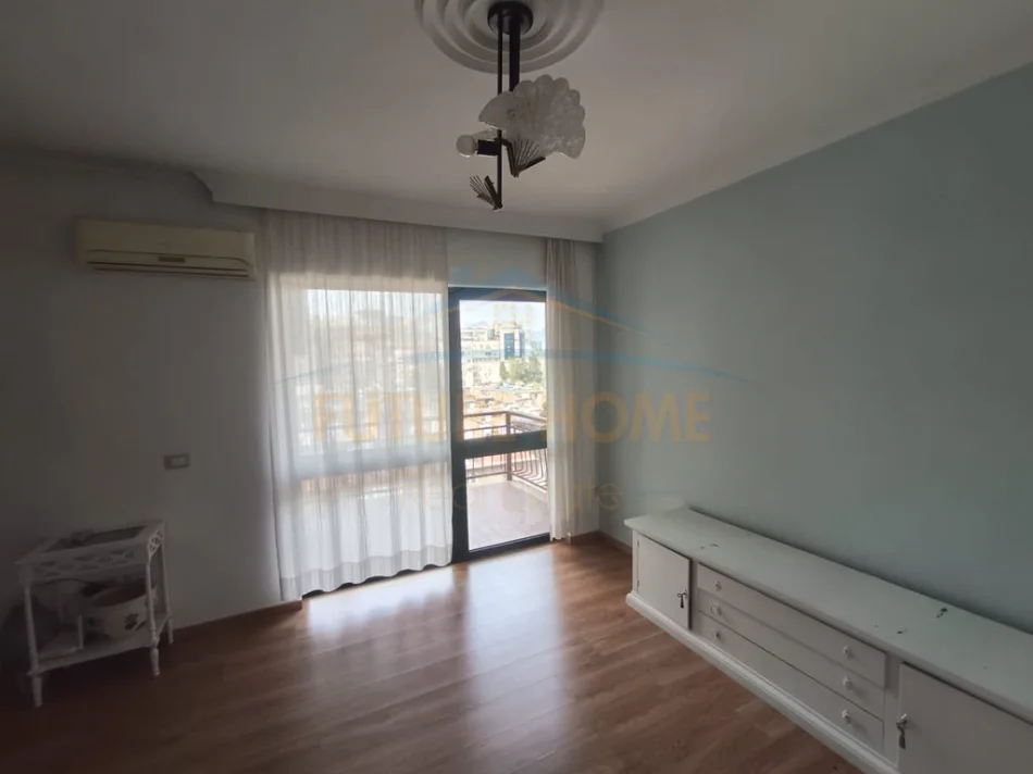 Tirane, jepet me qera zyre Kati 7, 107 m² 1.300 € (BLLOK)