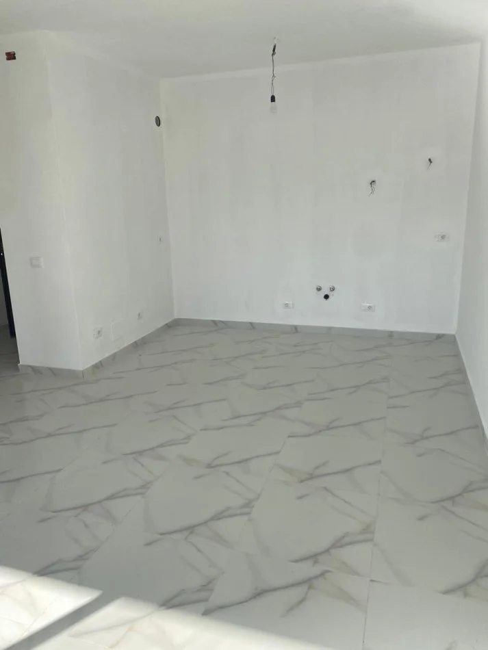 Tirane, jepet me qera zyre , 20 m² 400 € (Myslym Shyre)