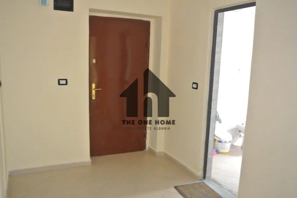 Tirane, jepet me qera zyre Kati 2, 60 m² 600 € (Rr Durresit)