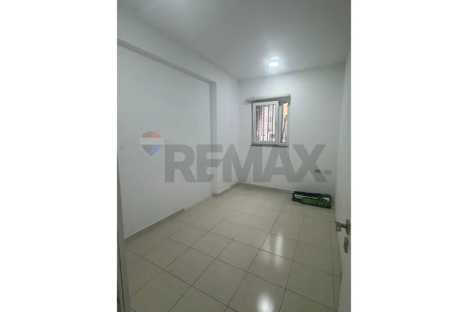 Tirane, jepet me qera ambjent biznesi Kati 2, 90 m² 800 € 