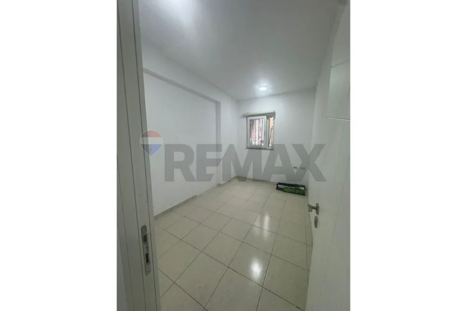 Tirane, jepet me qera ambjent biznesi Kati 2, 90 m² 800 € 