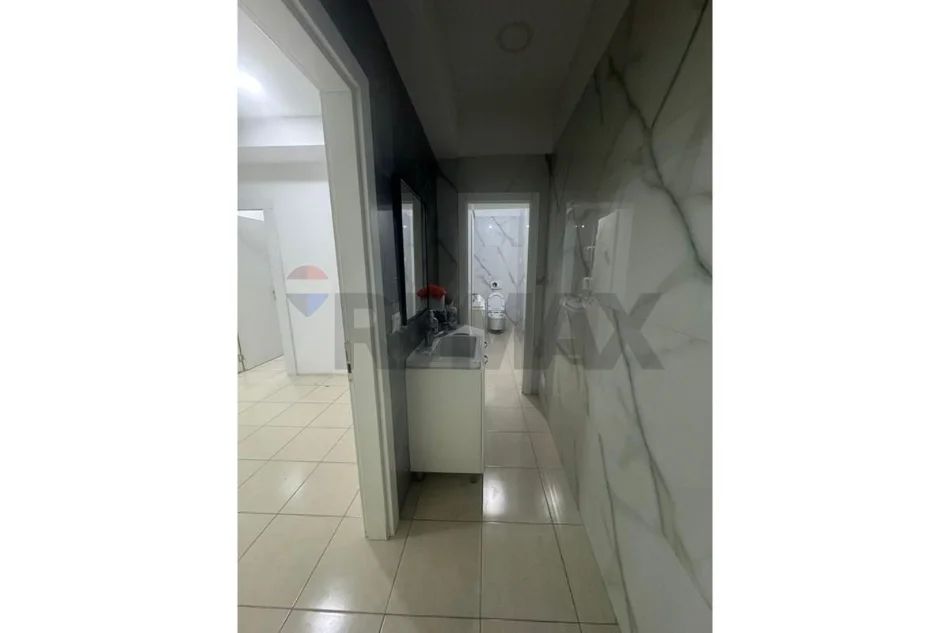 Tirane, jepet me qera ambjent biznesi Kati 2, 90 m² 800 € 