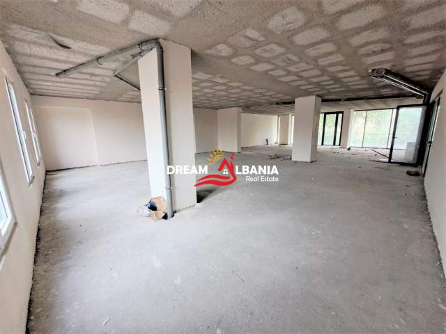 Tirane, jepet me qera zyre Kati 1, 200 m² 1.500 Euro (Rruga e Dibres)