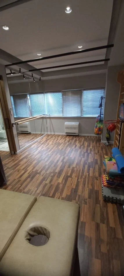 Tirane, jepet me qera zyre Kati 2, 45 m² 400 € (Mine peza)