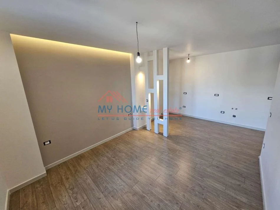 Tirane, jepet me qera ambjent biznesi Kati 2, 130 m² 850 € (Zogu i Zi)