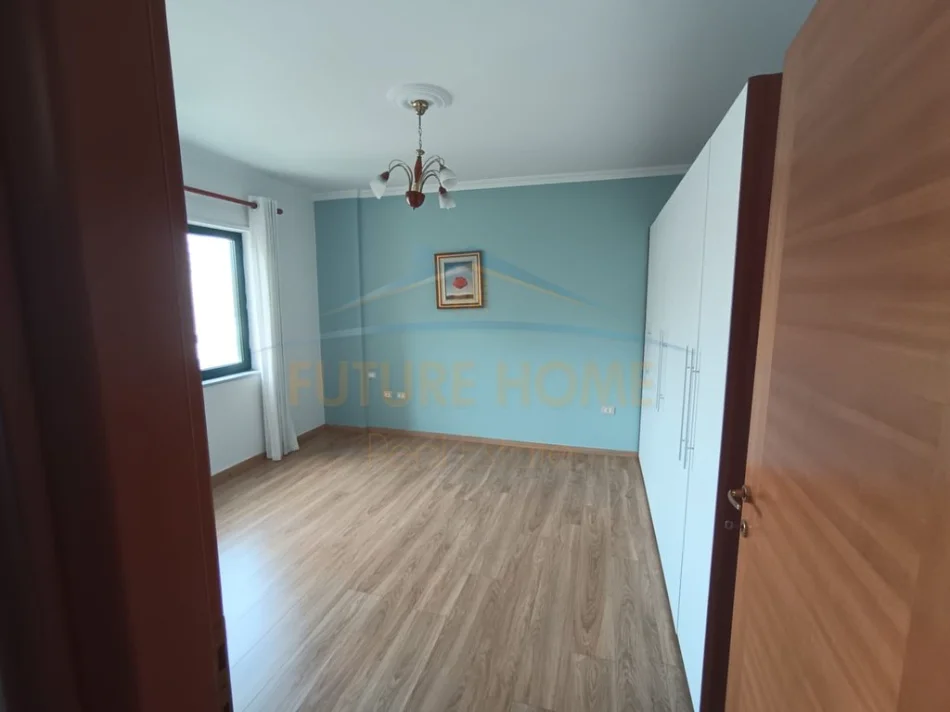 Tirane, jepet me qera zyre Kati 7, 107 m² 1.300 € (BLLOK)