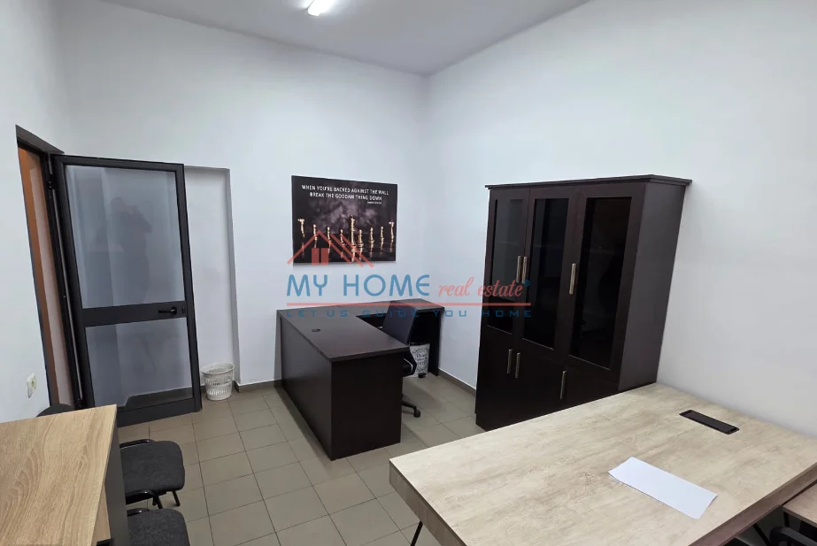 Tirane, jepet me qera zyre Kati 0, 24 m² 520 € (Bulevardi Bajram Curri)
