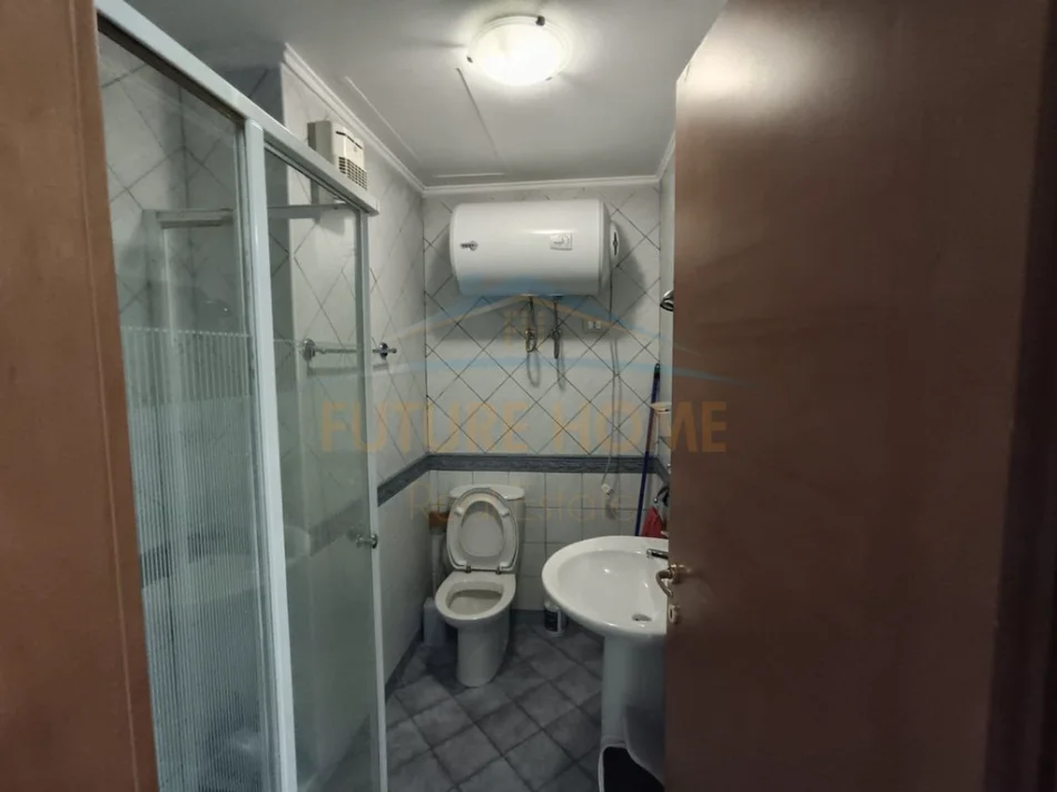 Tirane, jepet me qera zyre Kati 7, 107 m² 1.300 € (BLLOK)