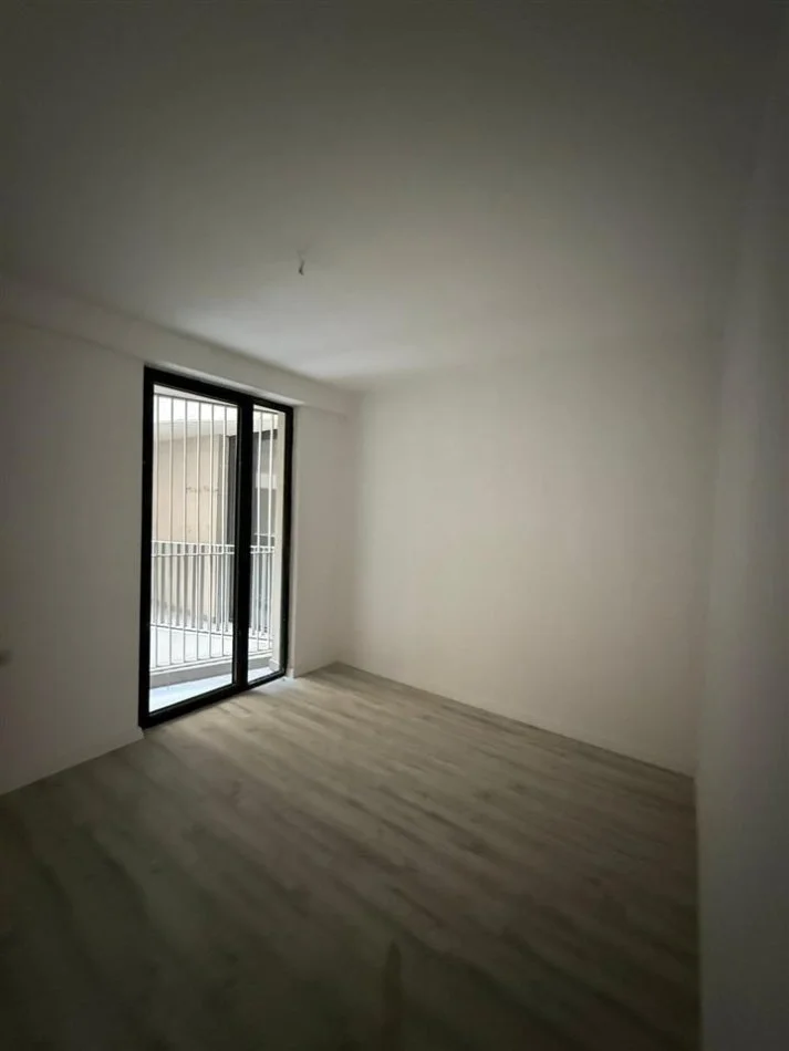 Tirane, jepet me qera zyre Kati 2, 105 m² 600 € (MINE PEZA)
