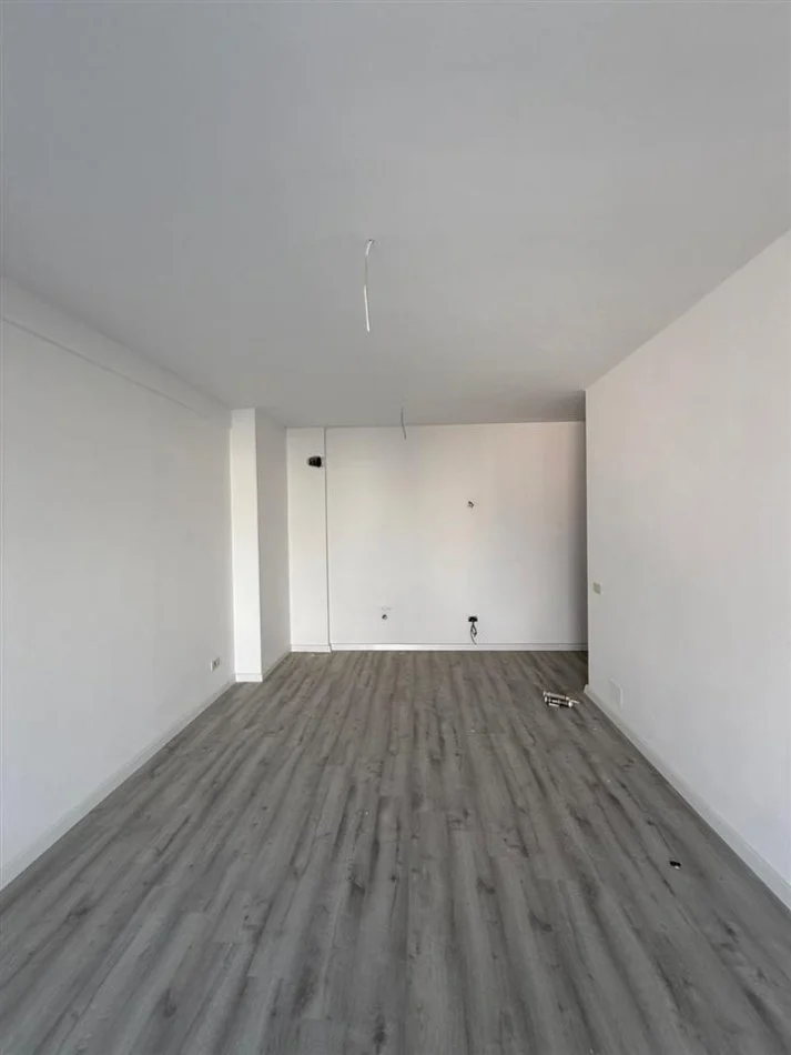 Tirane, jepet me qera zyre Kati 2, 105 m² 600 € (MINE PEZA)