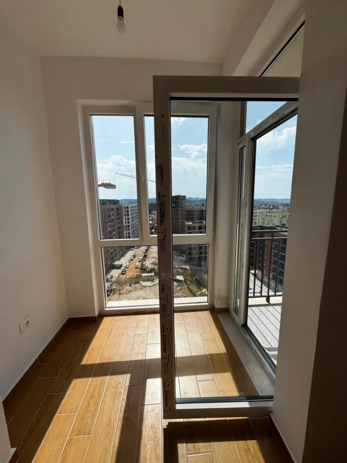 Tirane, jepet me qera zyre Kati 9, 120 m² 980 € (Bulevardi i Ri)