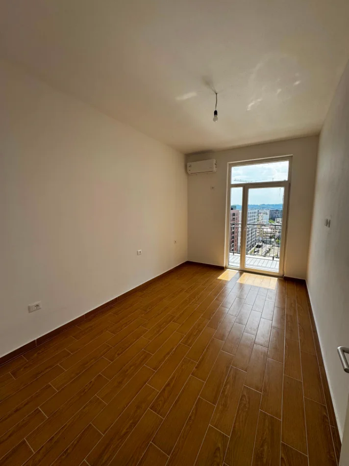 Tirane, jepet me qera zyre Kati 9, 120 m² 980 € (Bulevardi i Ri)