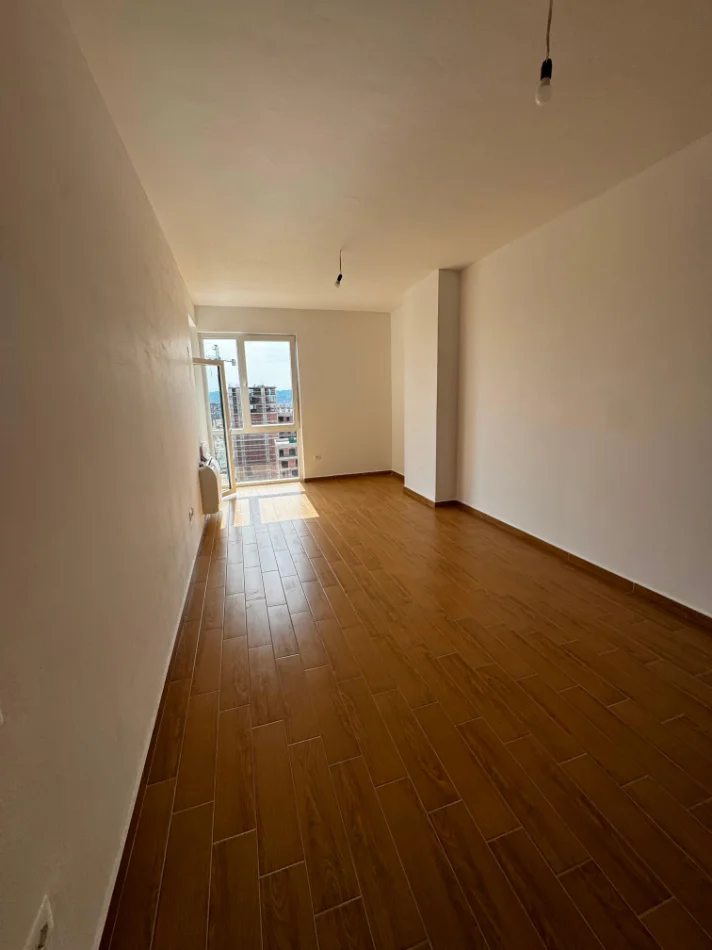 Tirane, jepet me qera zyre Kati 9, 120 m² 980 € (Bulevardi i Ri)