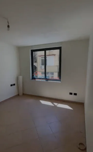 Tirane, jepet me qera zyre Kati 3, 70 m² 650 € (Rruga Abdyl Frasheri)
