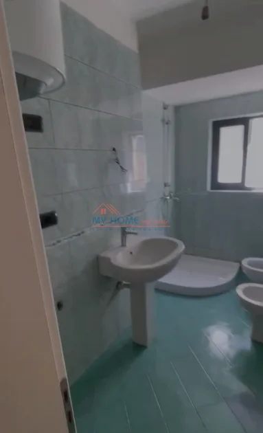 Tirane, jepet me qera zyre Kati 3, 70 m² 650 € (Rruga Abdyl Frasheri)