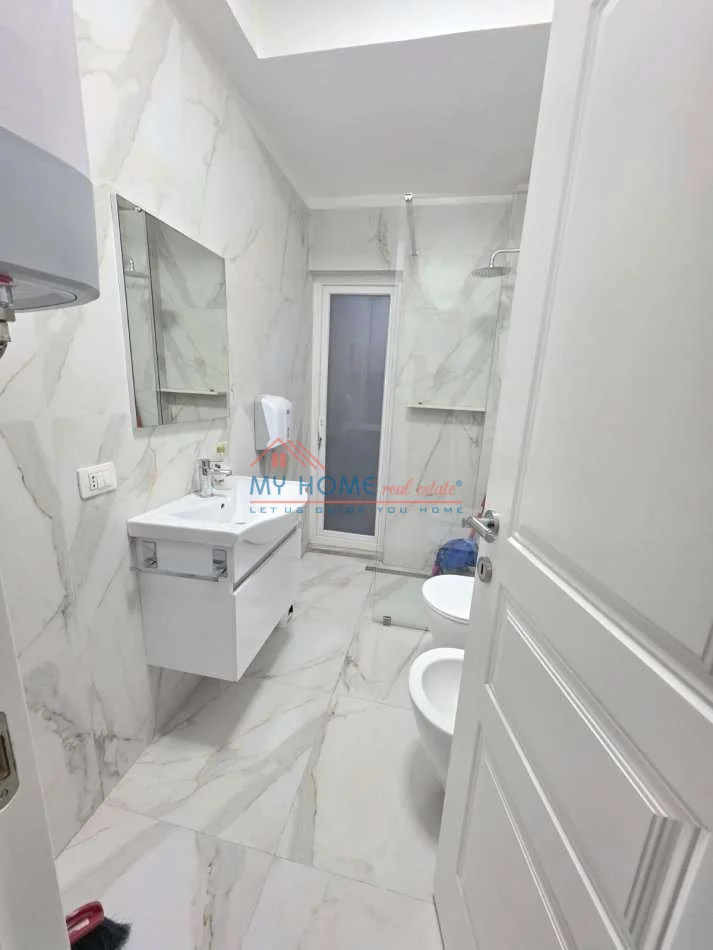 Tirane, jepet me qera zyre Kati 2, 110 m² 800 € (Rruga e Kavajes)