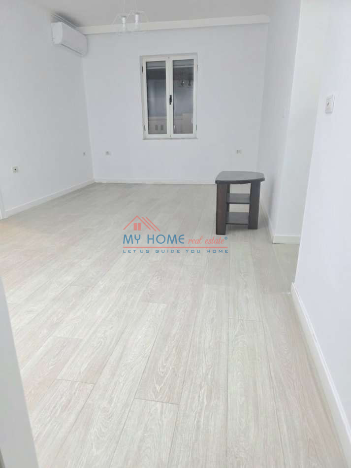 Tirane, jepet me qera zyre Kati 2, 110 m² 800 € (Rruga e Kavajes)