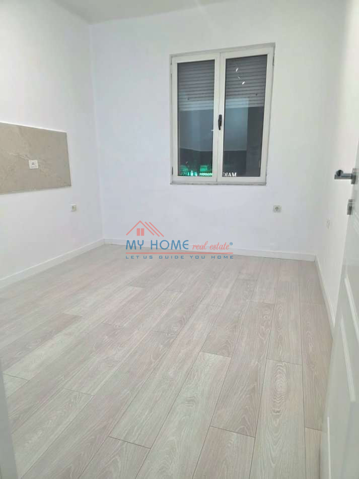 Tirane, jepet me qera zyre Kati 2, 110 m² 800 € (Rruga e Kavajes)
