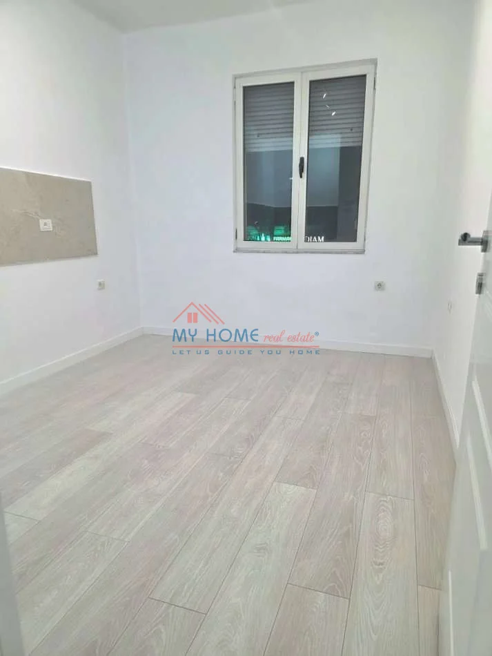 Tirane, jepet me qera zyre Kati 2, 110 m² 800 € (Rruga e Kavajes)