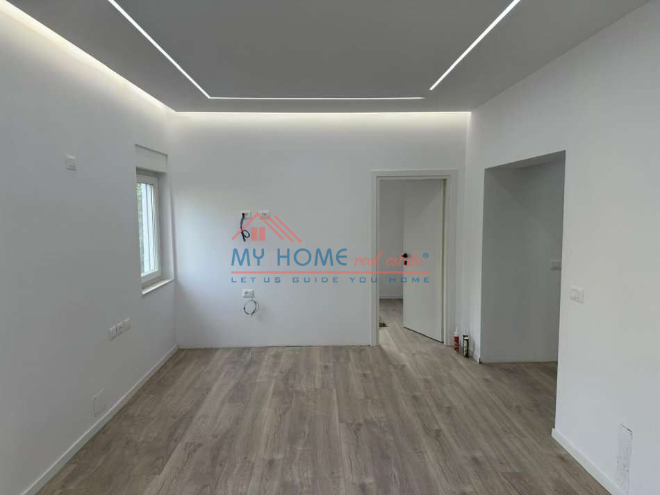 Tirane, jepet me qera zyre Kati 4, 62 m² 800 € (Bllok)