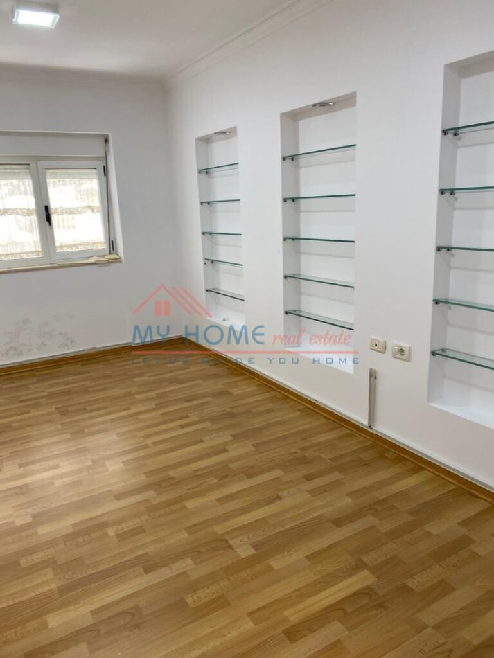 Tirane, jepet me qera zyre Kati 0, 120 m² 1.400 € (Rruga Ded Gjo Luli)
