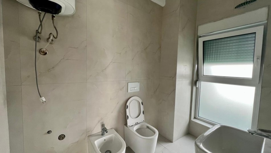 Me Qera : Ambient per Zyre📍Ali Dem (Rezidenca Kadiu) - 30.000 Lek - S.60m² - Pllt.V2025 || 100% e Re✨