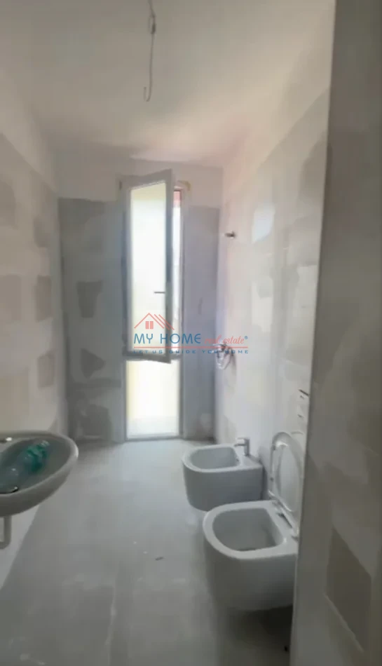 Tirane, jepet me qera zyre Kati 5, 148 m² 900 € (Rruga e Dibres)