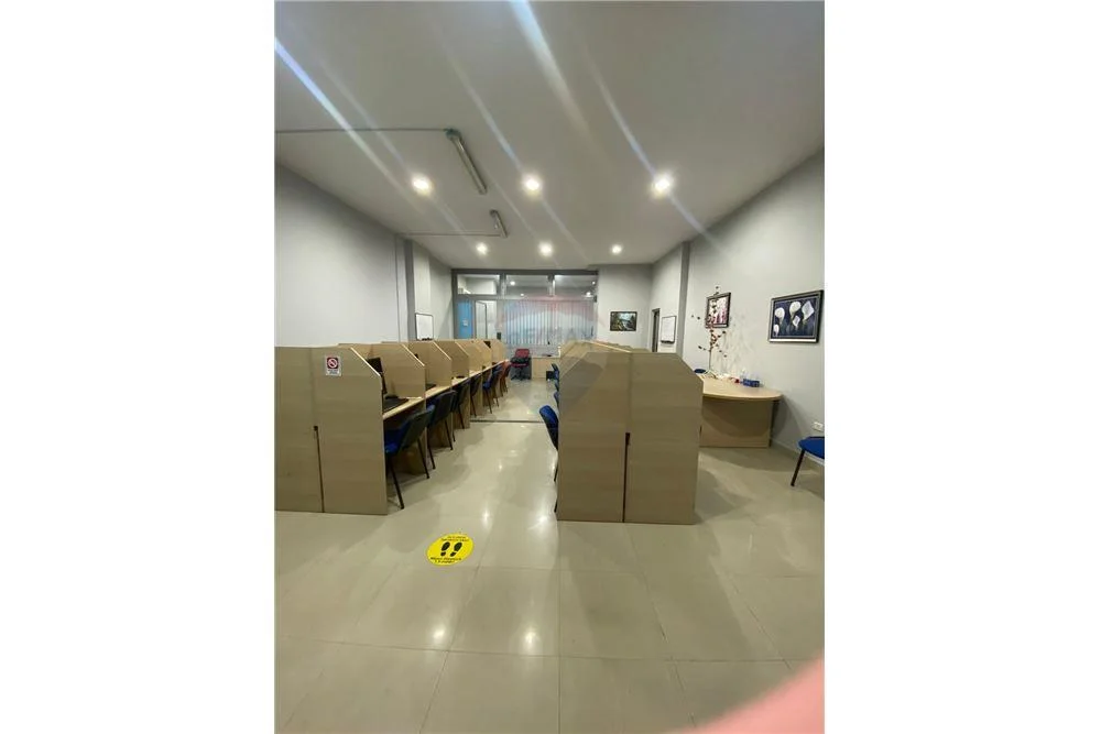 Ambient komercial me qera tek Rruga e Kavajes