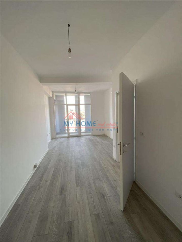 Tirane, jepet me qera zyre Kati 6, 70 m² 700 € (Rruga Tish Dahia)