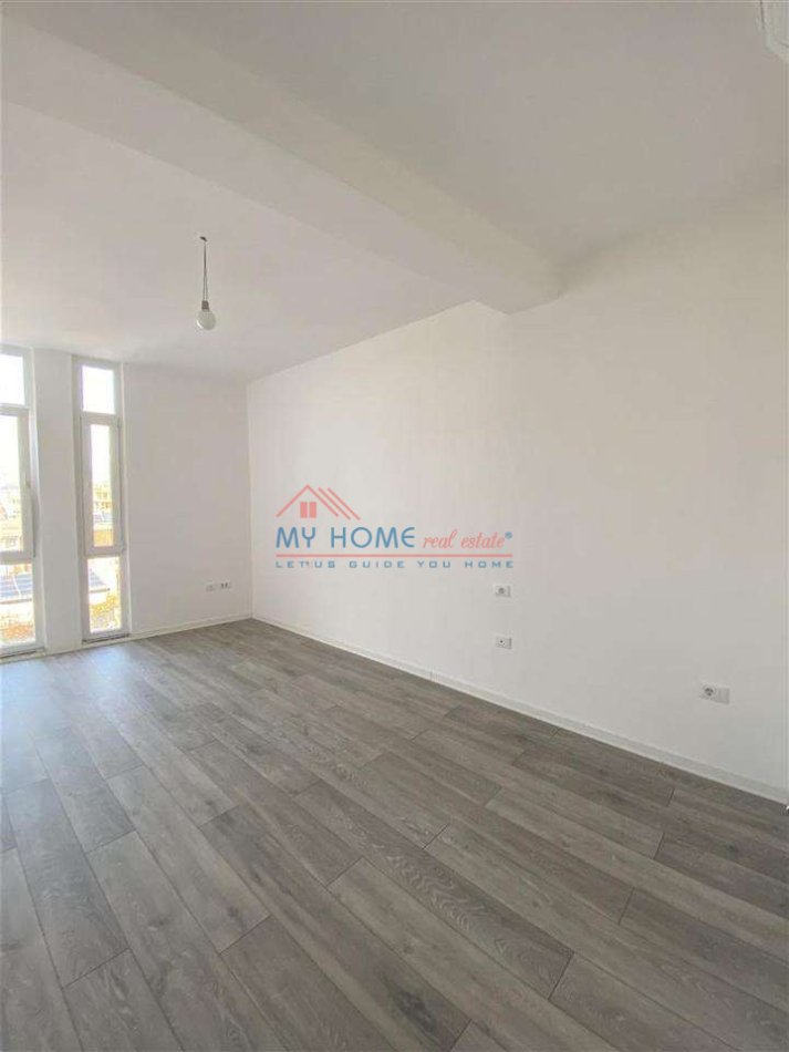 Tirane, jepet me qera zyre Kati 6, 70 m² 700 € (Rruga Tish Dahia)