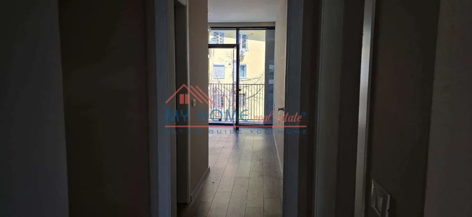 Tirane, jepet me qera zyre Kati 1, 102 m² 1.500 € (Lake View Residence)