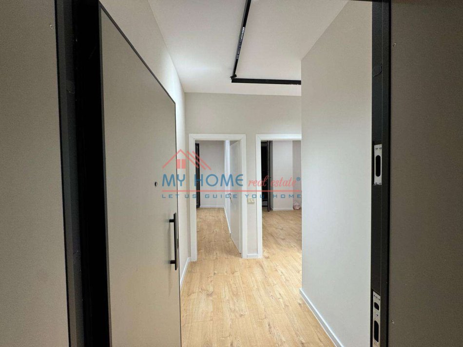 Tirane, jepet me qera zyre Kati 14, 94 m² 1.000 € (Rruga Mine Peza)