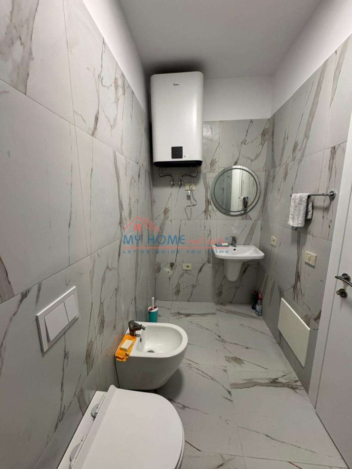 Tirane, jepet me qera zyre Kati 14, 94 m² 1.000 € (Rruga Mine Peza)