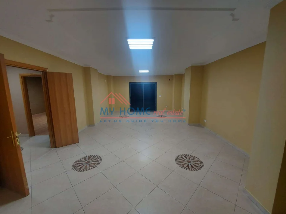 Tirane, jepet me qera zyre Kati 2, 160 m² 1.200 € (Qender)
