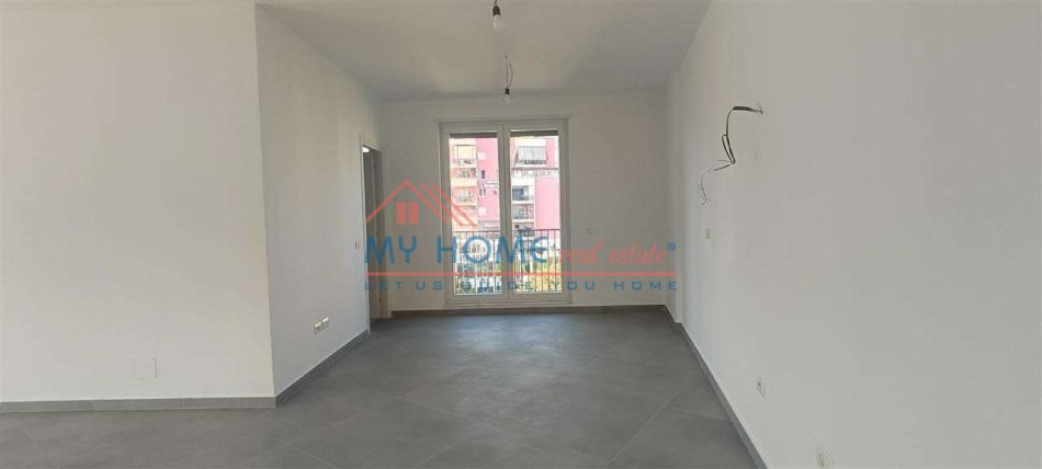 Tirane, jepet me qera zyre Kati 5, 220 m² 2.500 € (Rruga Ali Begeja)