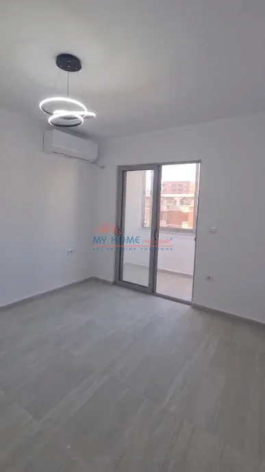 Tirane, jepet me qera zyre Kati 5, 74 m² 700 € (Qender)