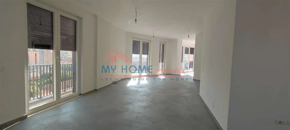 Tirane, jepet me qera zyre Kati 5, 220 m² 2.500 € (Rruga Ali Begeja)