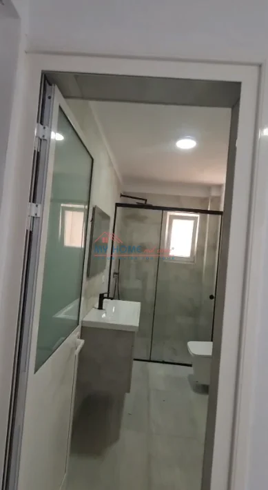 Tirane, jepet me qera zyre Kati 5, 74 m² 700 € (Qender)