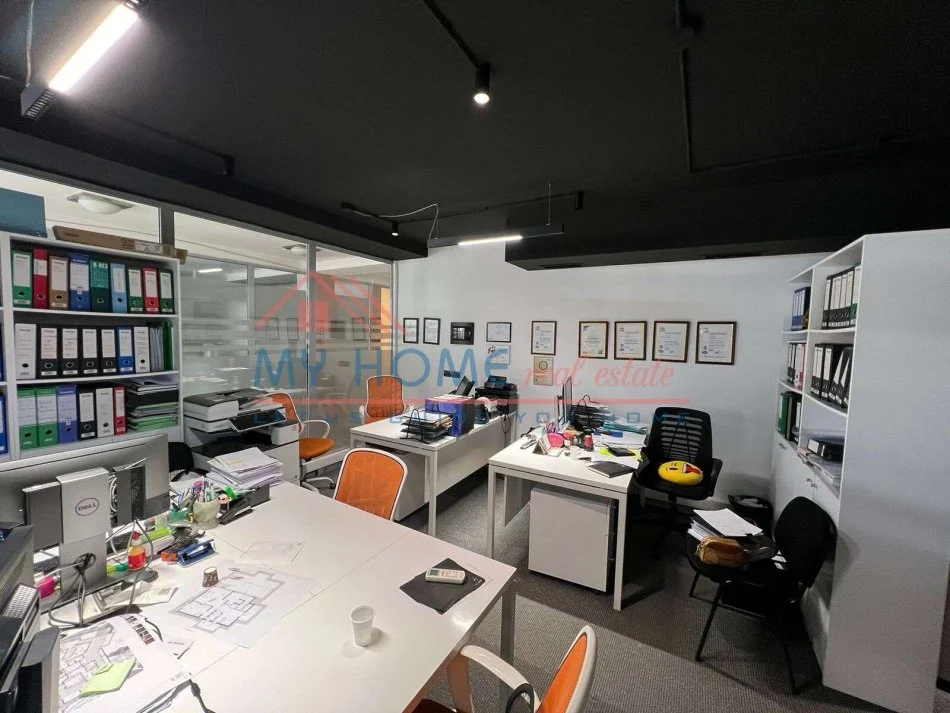 Tirane, jepet me qera zyre Kati 2, 72 m² 1.000 € (Pazari i Ri)