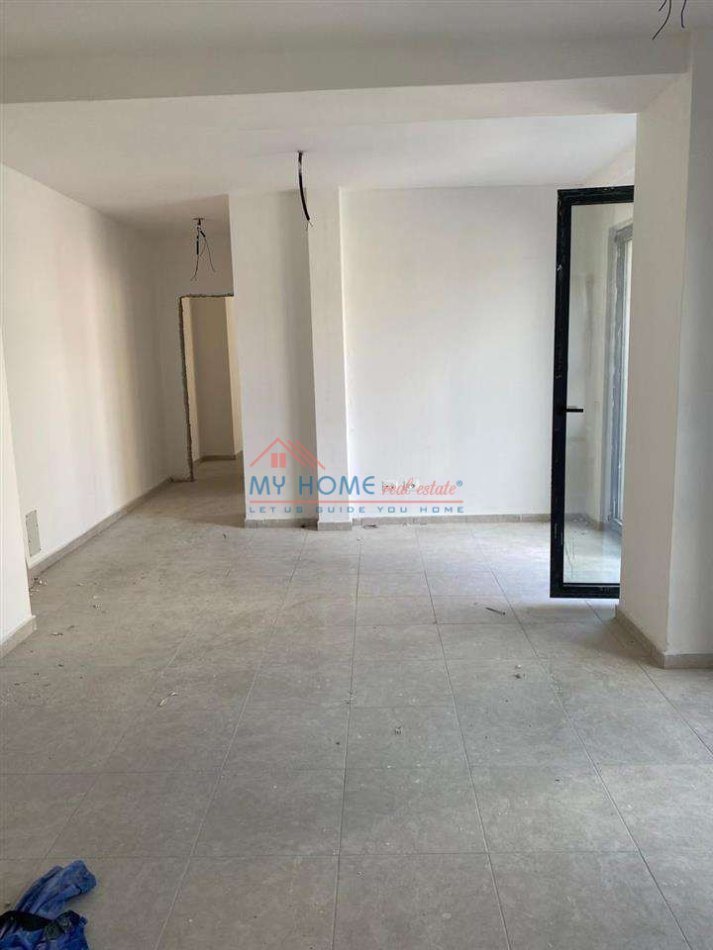 Tirane, jepet me qera zyre Kati 3, 89 m² 800 € 
