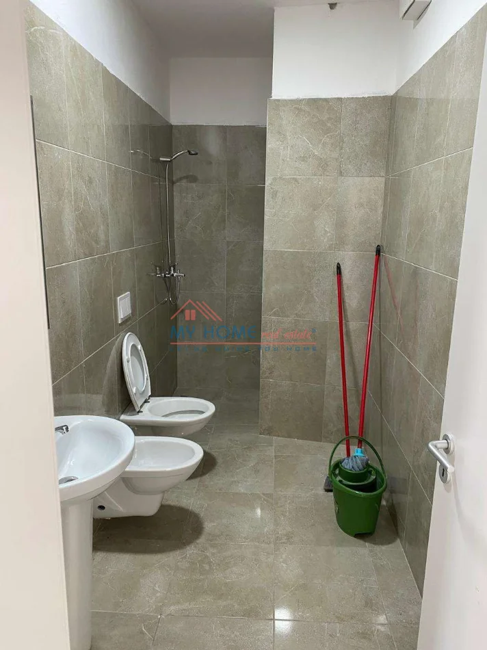 Tirane, jepet me qera zyre Kati 2, 110 m² 800 € (Rruga Tefta Tashko Koco)