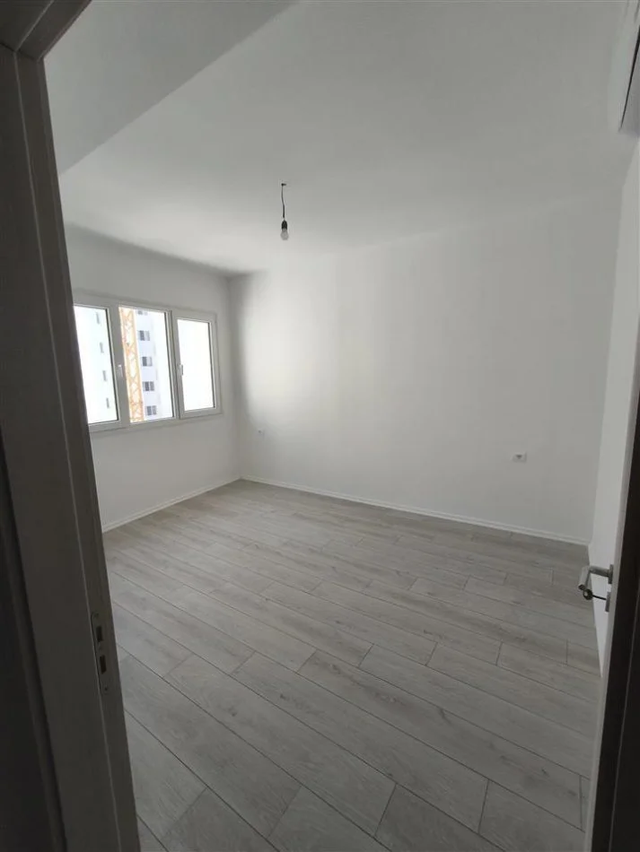 Tirane, jepet me qera ambjent biznesi Kati 7, 100 m² 550 € (rruga Teodor Keko)